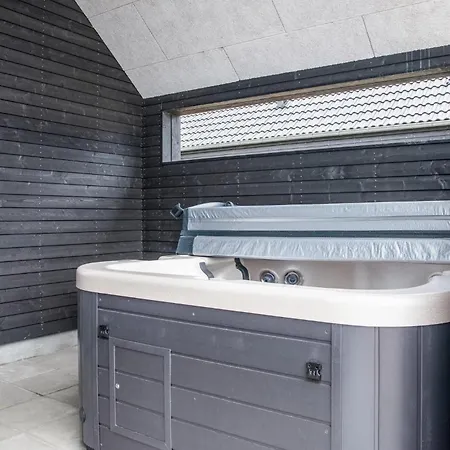 Feriehus 4 Bedroom Awesome In Romo